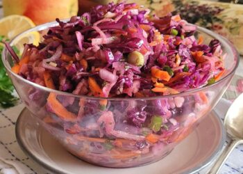 Салат із червоної капусти з майонезним соусом