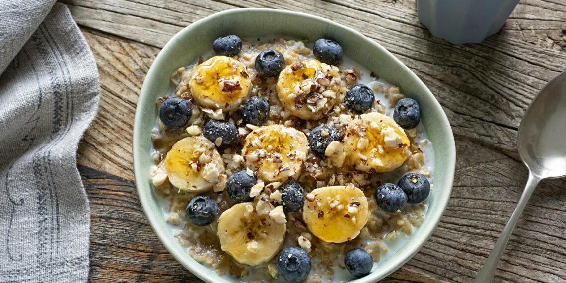 Карамельна вівсянка з фруктами