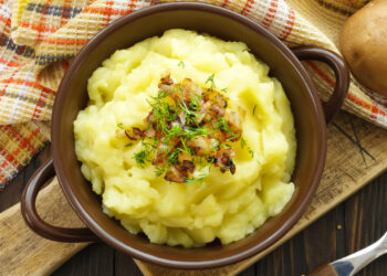 Картопляне пюре з сиром і цибулею