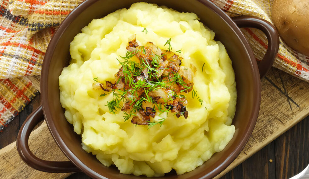 Картопляне пюре з сиром і цибулею