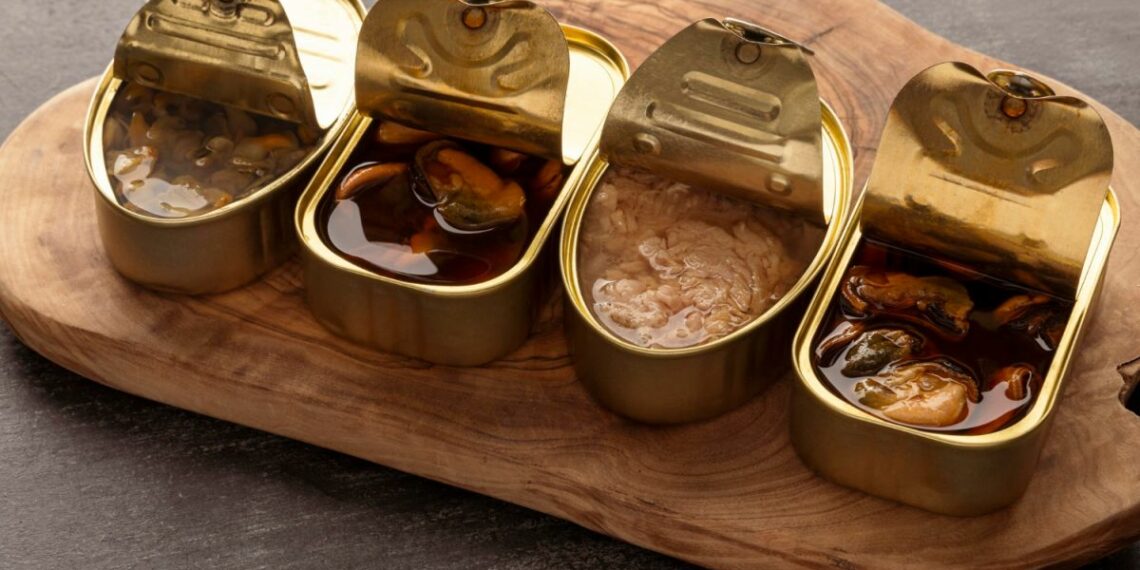 Консерви про запас: чим шкідливі прострочені