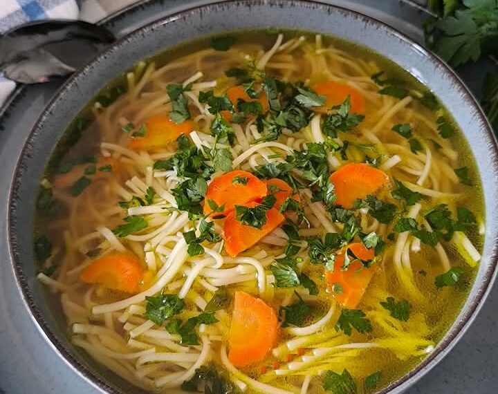 Курячий суп зі смаженою вермішеллю