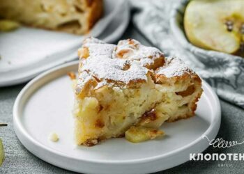 Шарлотка без яєць і масла