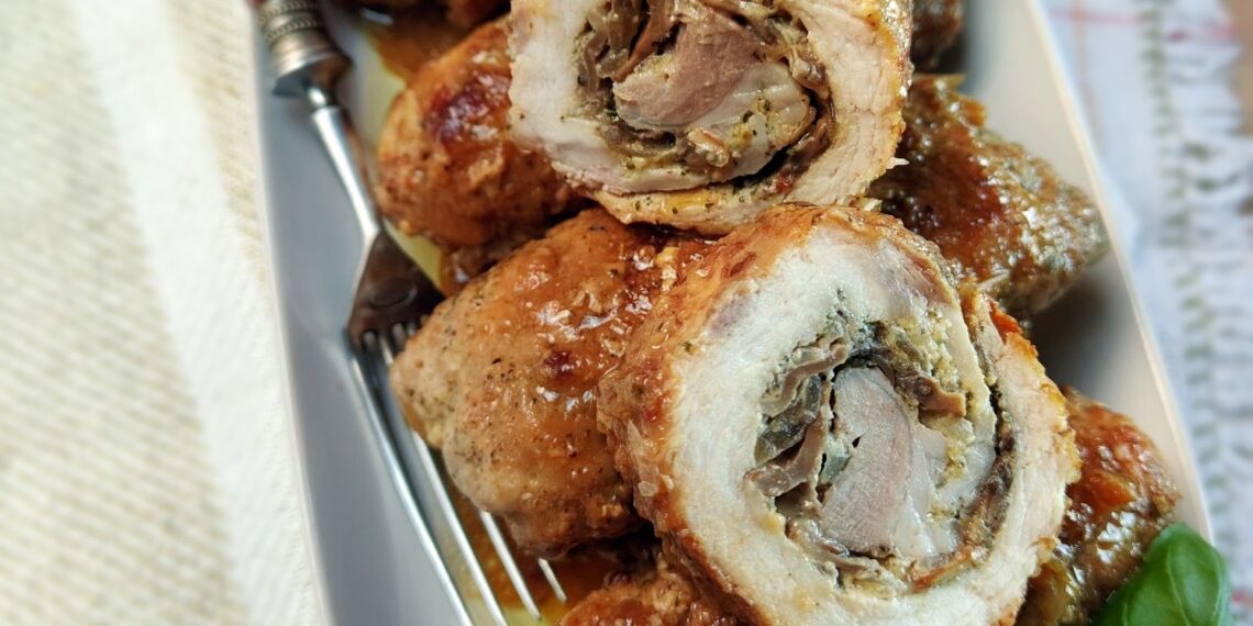 Завиванці в томаті з грибною начинкою