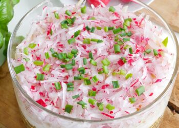 Легкий салат із редискою