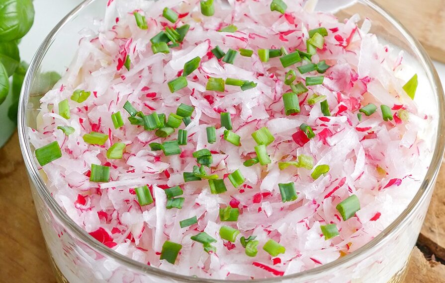 Легкий салат із редискою