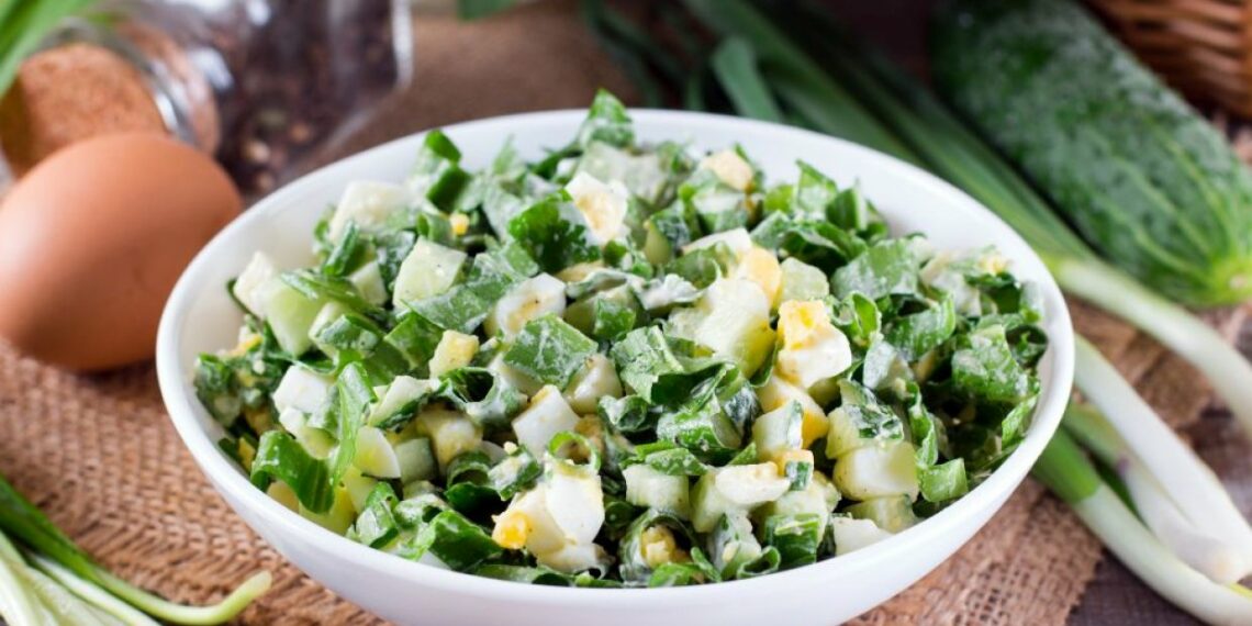 Цілющий салат з кропивою