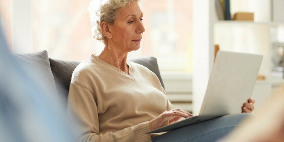 Хто має право вийти на пенсію за віком достроково?