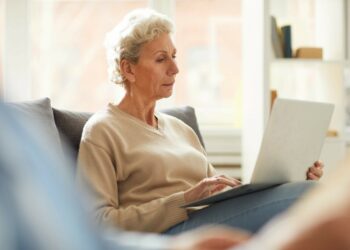 Хто має право вийти на пенсію за віком достроково?