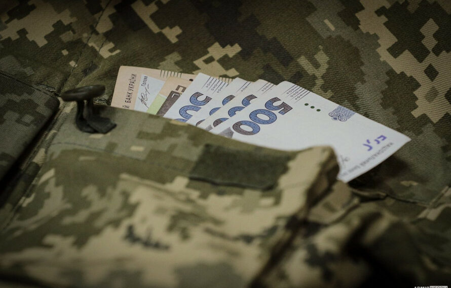 Хто має право на грошове забезпечення військовослужбовців