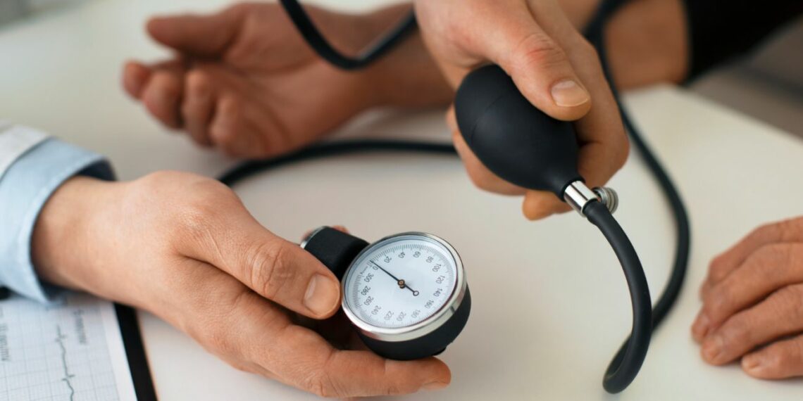 Вимірювати тиск потрібно регулярно