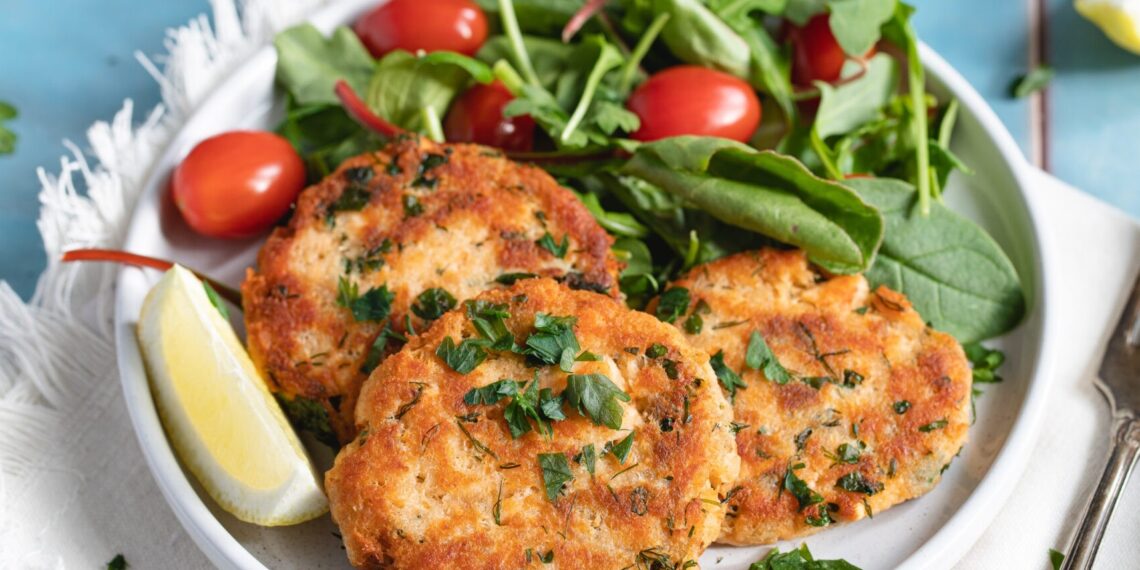 Апетитні котлети з крабових паличок із сиром