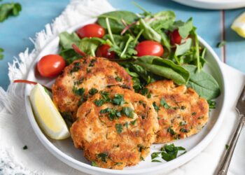 Апетитні котлети з крабових паличок із сиром