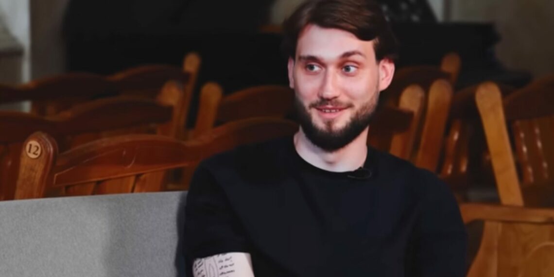 “Ми не будемо цим займатися”: зірка хору “Гомін” висміяв пісні Дорофєєвої