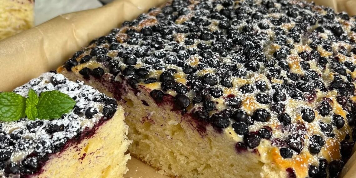 Швидкий пиріг із літніми ягодами