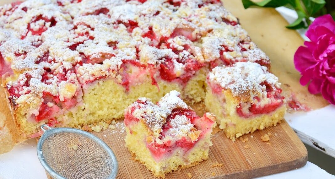 Насипний полуничний пиріг