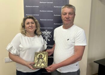 Львівська митниця передала музею врятовану від контрабанди цінну ікону