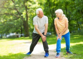 Що їсти після 60, аби не старіти й не хворіти: 8 порад дієтолога