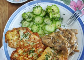 Кабачкові оладки з фаршем