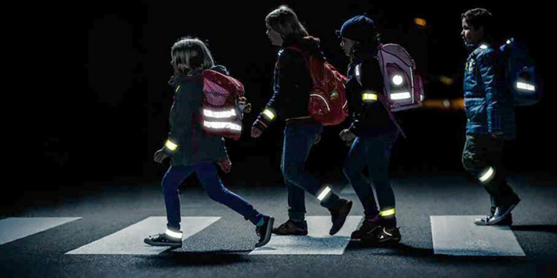 Будьте видимими й обережними в темряві