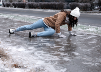 Травмувалися через неприбрані від снігу вулиці та ожеледицю? Шукайте відповідальних