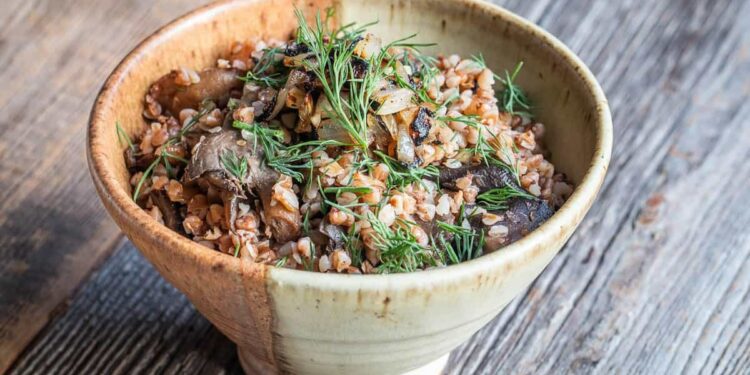 Гречато з печерицями та сушеними грибами