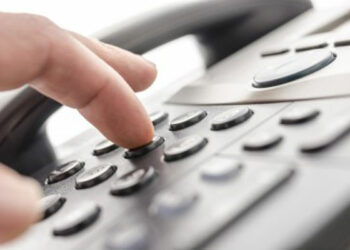 Гаряча лінія щодо зарплат педагогам