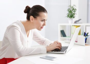 Як боротися з сутулістю