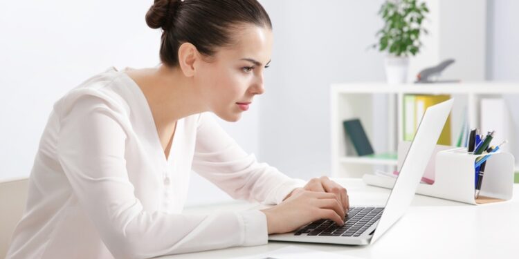 Як боротися з сутулістю