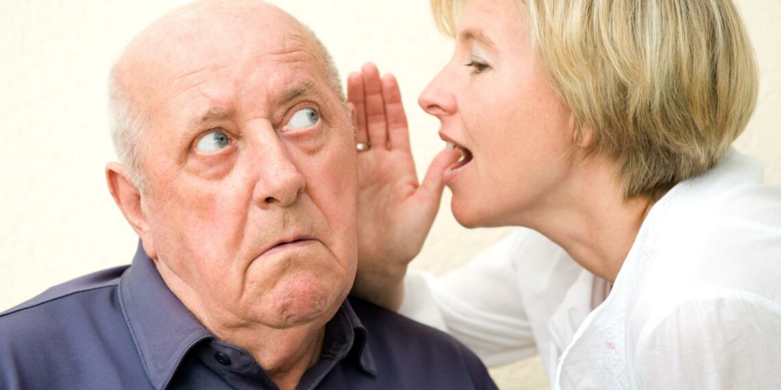 Як уповільнити вікове зниження слуху