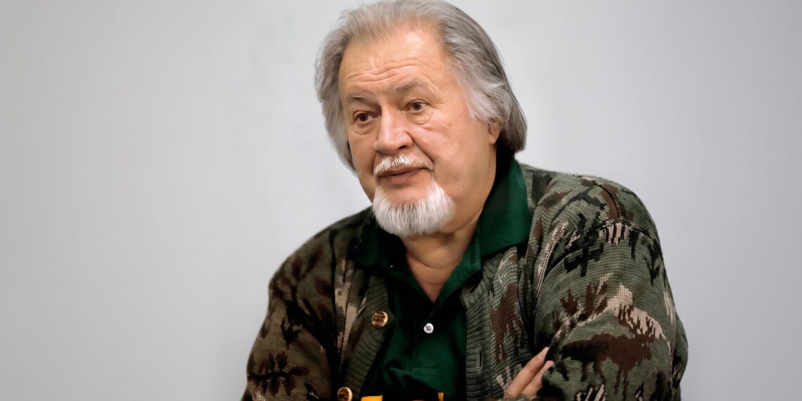 Богдан Стельмах: «Що схід не тільки сонцем світить, Що й ніч зі сходу сходить нам»