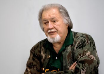 Богдан Стельмах: «Що схід не тільки сонцем світить, Що й ніч зі сходу сходить нам»